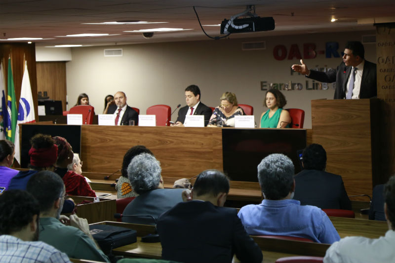 Sessão de desagravo à Luciana Boiteux celebra o pleno direito à defesa