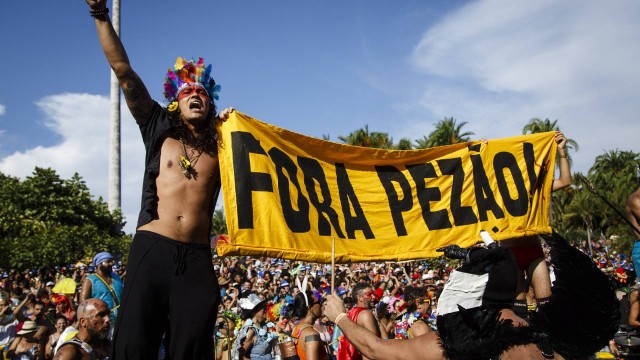 Para além do Carnaval, a política