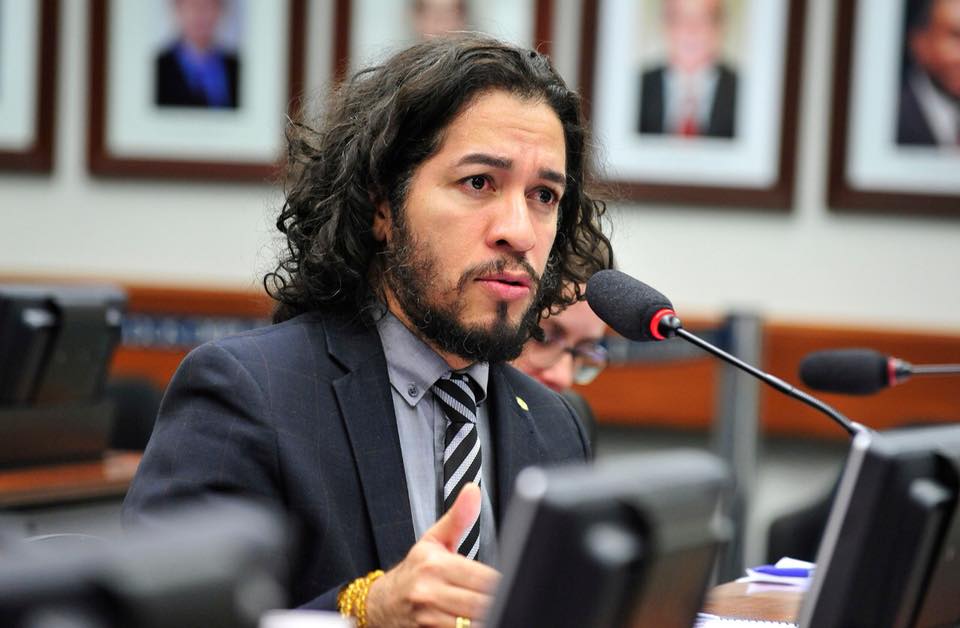 Jean Wyllys quer barrar aumento anual no preço de aluguéis