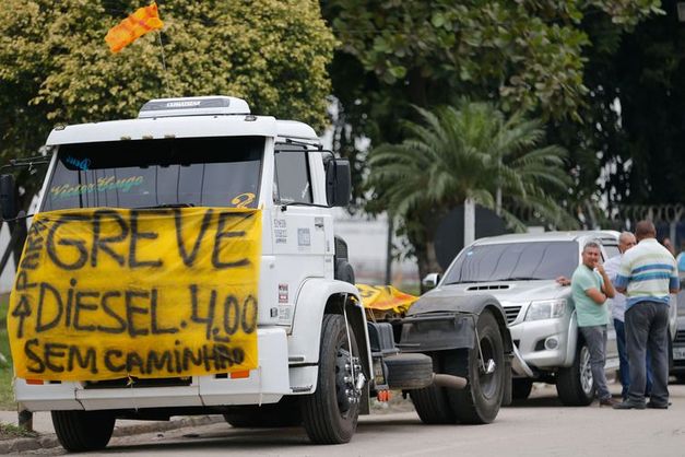 A esquerda e a boleia: breves considerações sobre a greve dos caminhoneiros