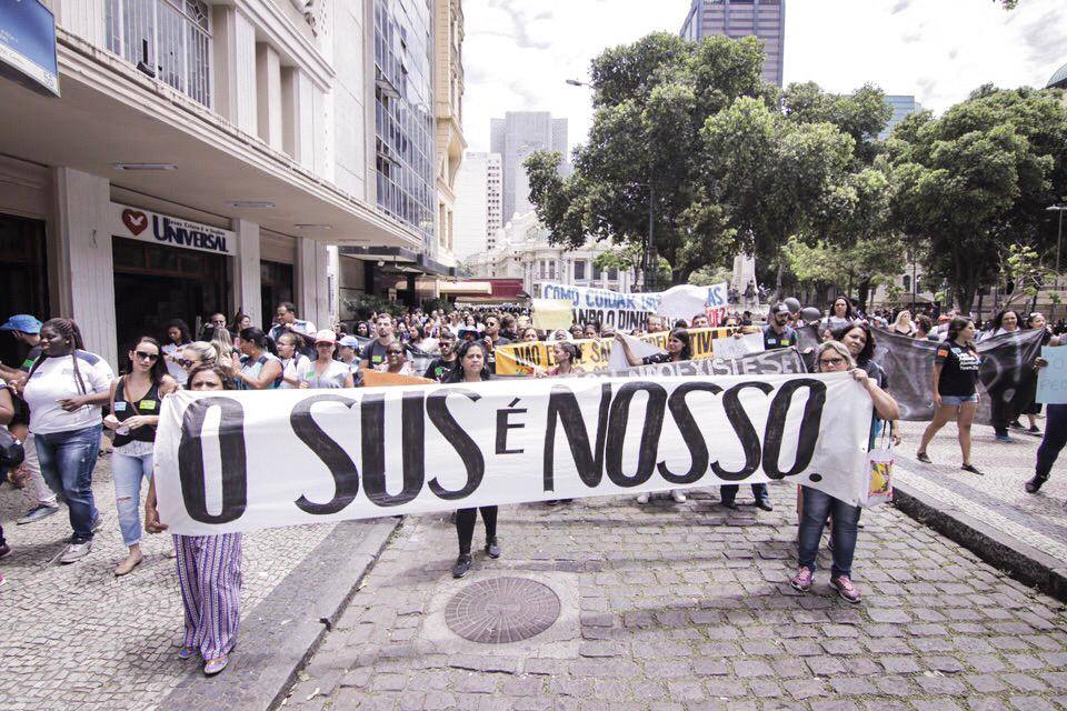 Saúde no Rio de Janeiro: Enxugando as pessoas e cuidando da máquina.